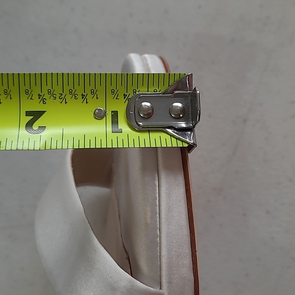 Antonio Melani women's cream satin heeled sandals size 8.5 - Picture 11 of 12